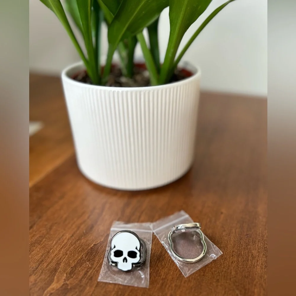 Cell Phone Skull Ring Grip